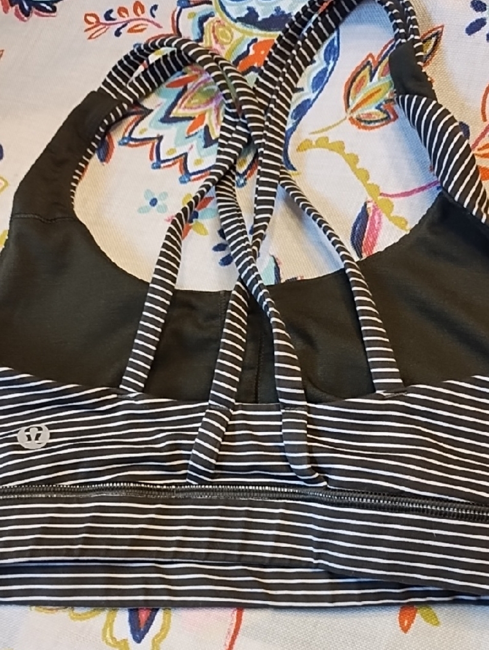 Lululemon 6 Top Lot - Picture 4 of 7
